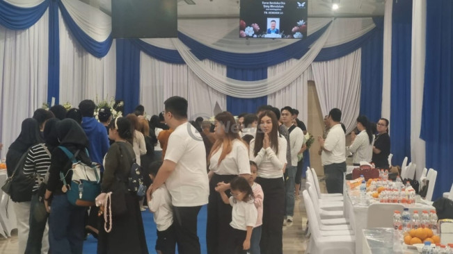 Suasana rumah duka ayah Sarwendah, Senin (21/7/2025). [Foto: FTNews.co.id/Selvianus Kopong Basar]